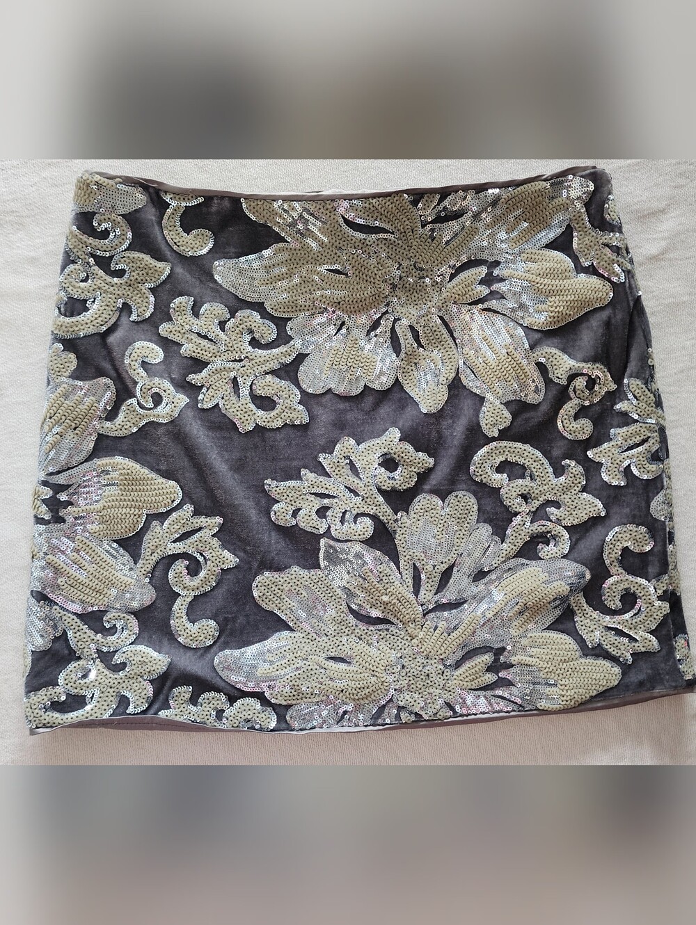 GUESS Velvet Sequin Floral Mini Skirt Size L – Y2K Glam Holiday Shimmer Party